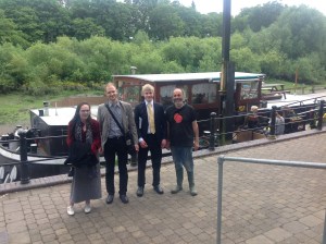 Here are Pamela, Ben, Alex and Carl (the boss) on the wharf where Cathja is moored in Isleworth, Middlesex 